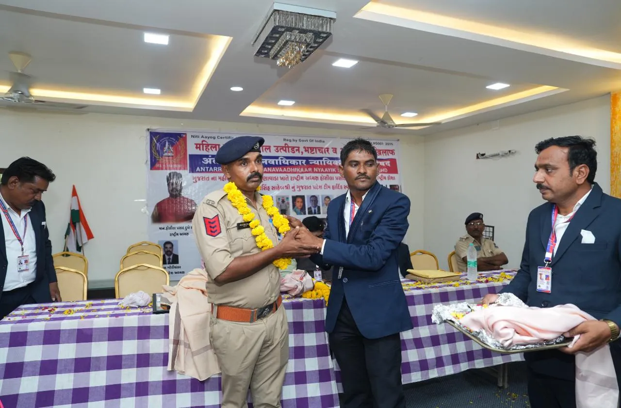 1bbb1e36-6555-4c4b-9da6-15b5f97ae78b